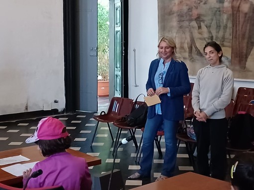 Albenga, due classi della "Paccini" in visita al vicesindaco Pelosi (FOTO)