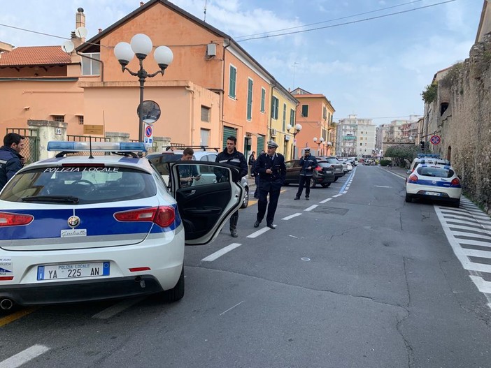 Albenga, arrestato dalla polizia locale ucraino in possesso di documenti falsi Albenga, arrestato dalla polizia locale ucraino in possesso di documenti falsi