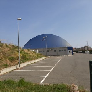 Savona, "No alla discarica in mezzo alle case": raccolta firme dei residenti contro il nuovo centro rifiuti a Legino