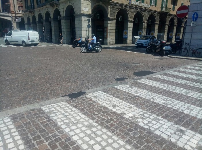 Savona, 10mila euro per il rifacimento del porfido di piazza Mameli all'incrocio con via Paleocapa Savona, 10mila euro per il rifacimento del porfido di piazza Mameli all'incrocio con via Paleocapa