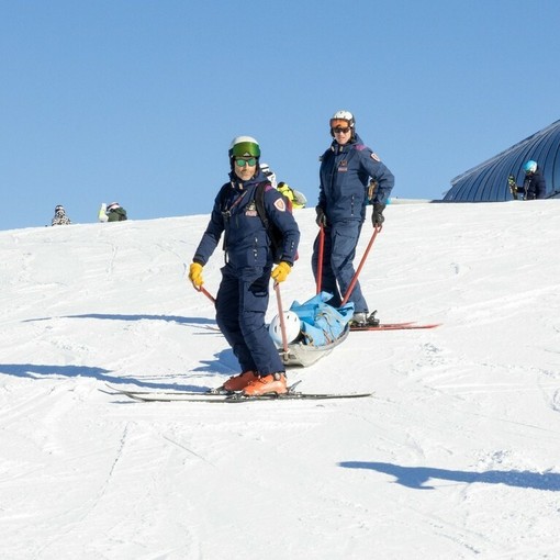 Un momento del salvataggio (Foto FB Agente Lisa) Un momento del salvataggio (Foto FB Agente Lisa)