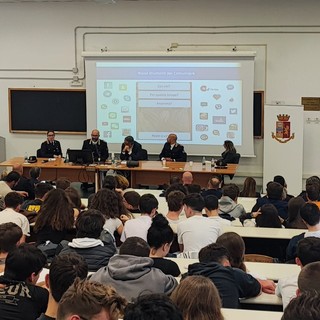 Violenza di genere e cyberbullismo: la Polizia incontra i giovani savonesi al Campus Violenza di genere e cyberbullismo: la Polizia incontra i giovani savonesi al Campus