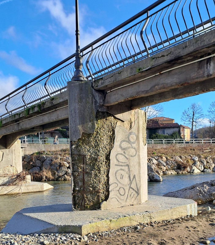 Carcare, passerella di viale Valletti: botta e risposta tra opposizione e sindaco sulle condizioni dell’infrastruttura Carcare, passerella di viale Valletti: botta e risposta tra opposizione e sindaco sulle condizioni dell’infrastruttura