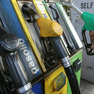Carburanti, Mimit: prezzo medio self benzina a 1,942 euro al litro. Il gasolio a 2,107 euro al litro Carburanti, Mimit: prezzo medio self benzina a 1,942 euro al litro. Il gasolio a 2,107 euro al litro