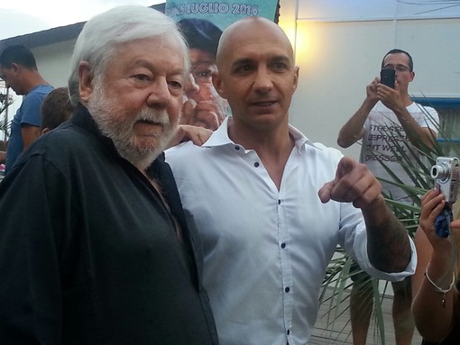 Paolo Villaggio a Loano, non solo risate per una serata intima e divertente Paolo Villaggio a Loano, non solo risate per una serata intima e divertente