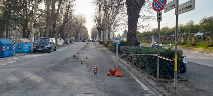 Savona, chiuso da sette giorni il tratto di piazza del Popolo dove ha preso fuoco un mezzo di SeaS