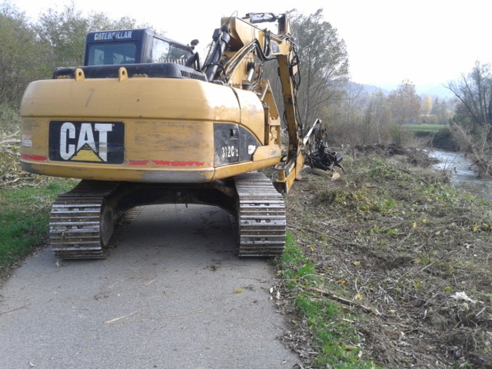 Vegetazione selvaggia: pulita la pista ciclabile di Cairo (FOTO)