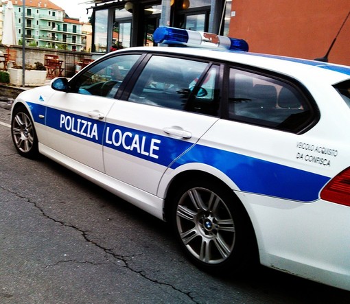 Albenga, si passavano cocaina ed eroina da una macchina all'altra con un circuito nell'entroterra: in manette due uomini