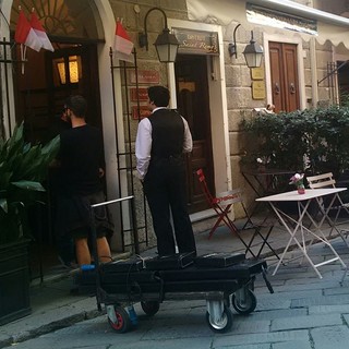 Finale con le insegne francesi: è la Costa Azzurra della Tv