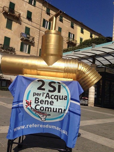 Gestione dell'acqua, il M5S: "Che sia affidata a società di diritto pubblico, come chiede il Referendum"