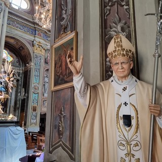 Nella foto san Giovanni Paolo II, Basilica di San Nicolò, a Pietra Ligure