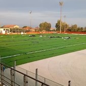 Calcio | Loano, via alla stesura del nuovo manto sintetico dell'Ellena: si avvicina il ritorno "a casa" dei rossoblù