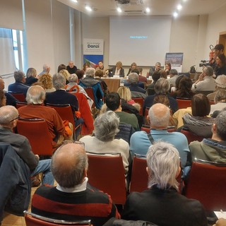 No al rigassificatore a Vado, la proposta delle europarlamentari Danzì e Beghin: una petizione e esposti alla Commissione Europea