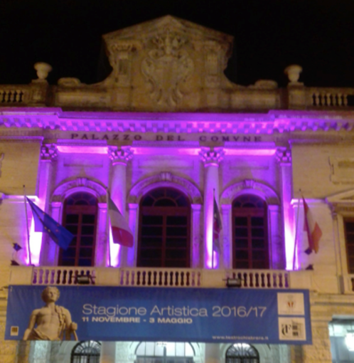 Savona, Palazzo Sisto si illuminerà di rosa per sostenere la lotta ai tumori del seno