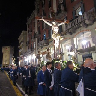 Processione del Venerdì Santo, i portatori e la tradizione di padre in figlio: i gruppi che porteranno le casse Processione del Venerdì Santo, i portatori e la tradizione di padre in figlio: i gruppi che porteranno le casse