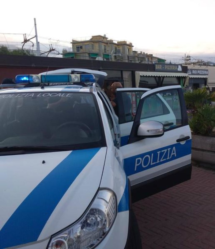 Tampona un bus e ne ferisce il conducente: “pirata della strada” individuata delle polizie locali di Loano e Finale Tampona un bus e ne ferisce il conducente: “pirata della strada” individuata delle polizie locali di Loano e Finale