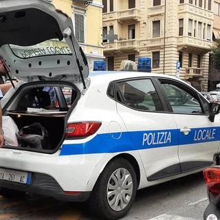 Savona, extracomunitari affittavano camere in centro abusivamente a connazionali: scovati dalla polizia locale