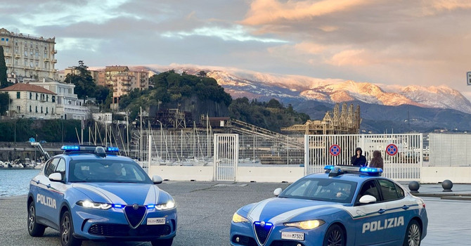 Savona, picchiano un 21enne con tirapugni e manganello: sei coetanei deferiti per lesioni aggravate Savona, picchiano un 21enne con tirapugni e manganello: sei coetanei deferiti per lesioni aggravate