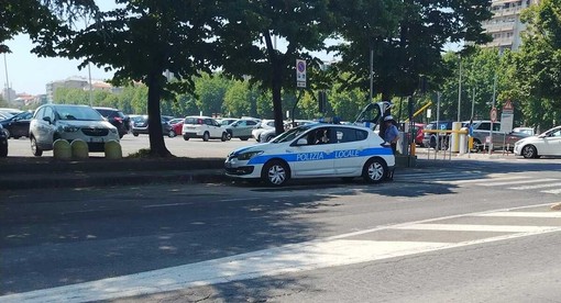 Savona, donna investita in via dei Sormano: trasportata in codice giallo al San Paolo