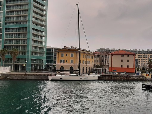 Savona, principio di incendio a bordo di una barca a vela: intervento dei vigili del fuoco Savona, principio di incendio a bordo di una barca a vela: intervento dei vigili del fuoco