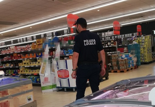 Carcare, controlli Green Pass della Polizia Locale “Siamo soddisfatti, regole rispettate da clienti e titolari delle attività sul territorio” Carcare, controlli Green Pass della Polizia Locale “Siamo soddisfatti, regole rispettate da clienti e titolari delle attività sul territorio”
