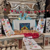 Dalla conquista della propria identità al linguaggio multiculturale e i sorrisi dei bimbi: i presepi delle scuole in Duomo (FOTO) Dalla conquista della propria identità al linguaggio multiculturale e i sorrisi dei bimbi: i presepi delle scuole in Duomo (FOTO)
