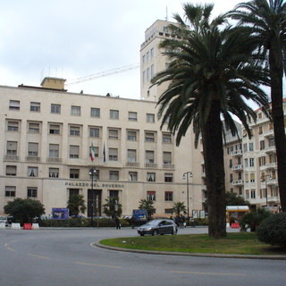 Savona, in piazza Saffi nuovi stalli per la sosta delle moto