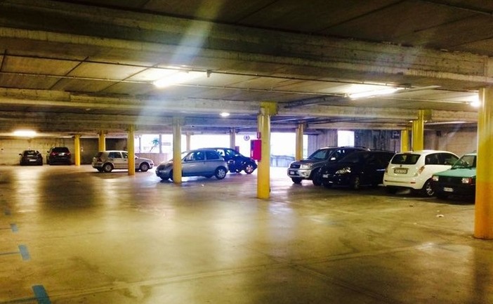 A Cairo arriva EasyPark, l'app smartphone per parcheggi a pagamento A Cairo arriva EasyPark, l'app smartphone per parcheggi a pagamento