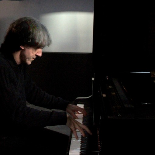 A Savona presentazione dell'album "Isole invisibili" con una performance dal vivo di Deca