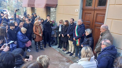 I fratelli Vezzolla, vittime della deportazione tornano a casa: posizionate due pietre d'inciampo ad Albisola (FOTO)