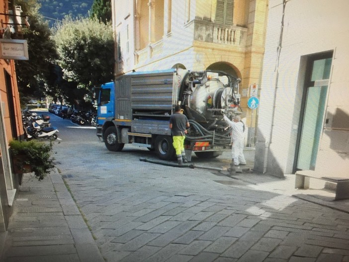 Finale Ligure pulisce le condotte delle acque bianche Finale Ligure pulisce le condotte delle acque bianche