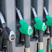 Carburante, ma quanto mi costi? Benzina e gasolio, l'andamento dei prezzi nel Savonese (VIDEO) Carburante, ma quanto mi costi? Benzina e gasolio, l'andamento dei prezzi nel Savonese (VIDEO)