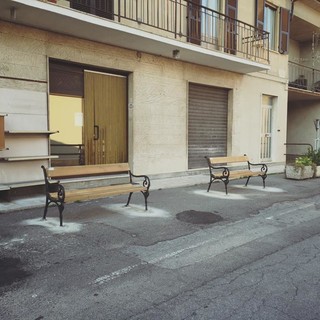 Rocchetta Cairo, installate le nuove panchine in via Satragno