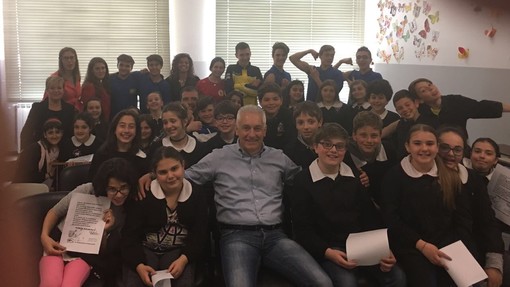 Millesimo, gli alunni dell'Istituto Comprensivo a scuola di pallanuoto con la Rari Nantes Cairo