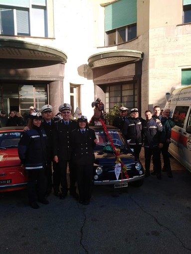 La Polizia Locale di Albenga porta doni ai bambini del Gaslini La Polizia Locale di Albenga porta doni ai bambini del Gaslini