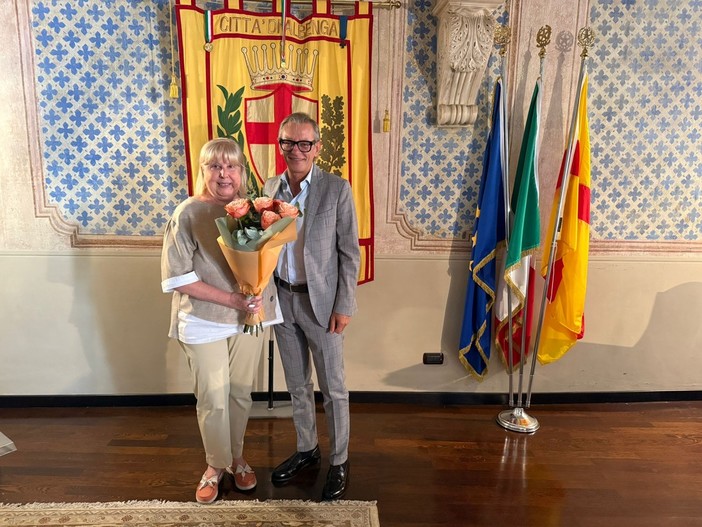 La preside Barile del Liceo G. Bruno va in pensione e incontra il sindaco di Albenga La preside Barile del Liceo G. Bruno va in pensione e incontra il sindaco di Albenga