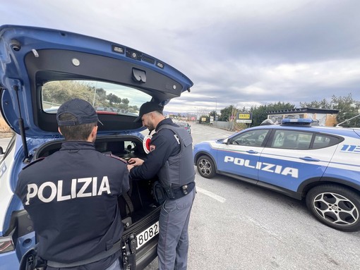 Tentato furto in una scuola di Savona, denunciato 49enne con precedenti e attrezzi da scasso