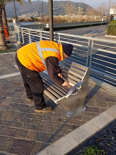 Albenga vittima dei vandali, continuano gli episodi che affliggono la città