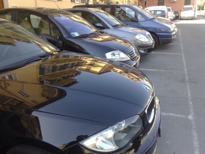 Sosta agevolata per residenti e commercianti a Finale Ligure fino al 31 ottobre: prorogati i termini