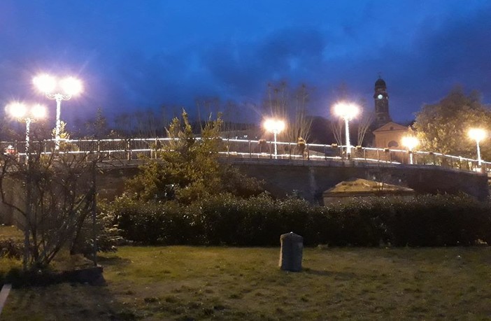 Carcare accende il Natale: illuminato a festa il Ponte Antico (FOTO) Carcare accende il Natale: illuminato a festa il Ponte Antico (FOTO)