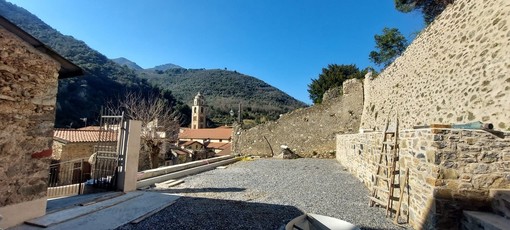 Zuccarello, la piazzetta dell’Oratorio si rifà il look: lavori in corso per una riqualificazione totale