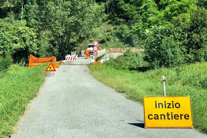 Cairo Montenotte, al via il restyling del ponte "dei Chinelli" (FOTO) Cairo Montenotte, al via il restyling del ponte "dei Chinelli" (FOTO)