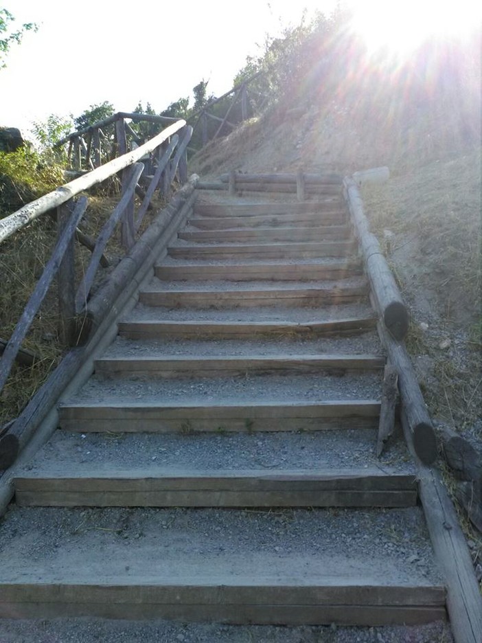 Cairo, i militi della croce bianca ripuliscono il sentiero panoramico e l'area Castello (FOTO)