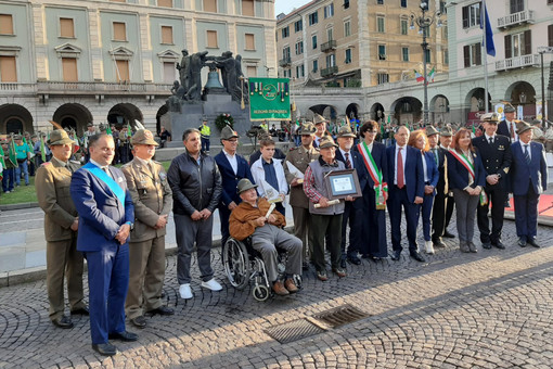 L' "Alpino dell'anno 2018" è Carmelo Virgilio. Premiati anche gli alpini in congedo Alessandro Fummi e Emidio Boledi (FOTO) L' "Alpino dell'anno 2018" è Carmelo Virgilio. Premiati anche gli alpini in congedo Alessandro Fummi e Emidio Boledi (FOTO)