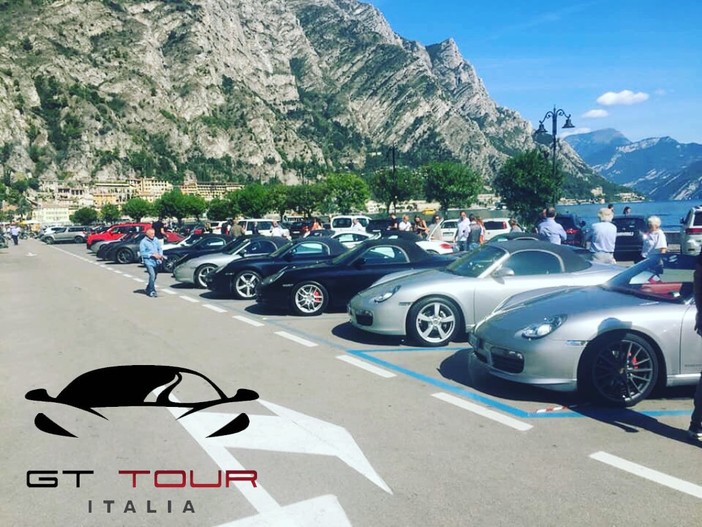 Le Porsche "invadono" Alassio con il Gt Tour Italia