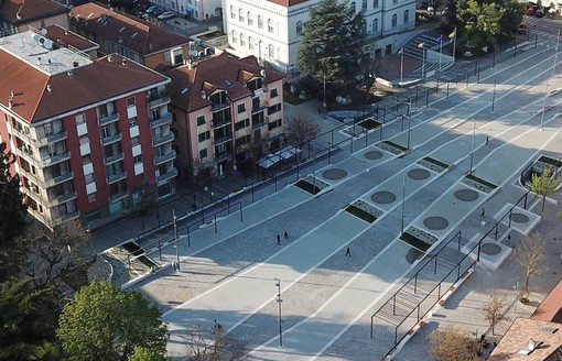 Cairo, in piazza della Vittoria arrivano i teli parasole