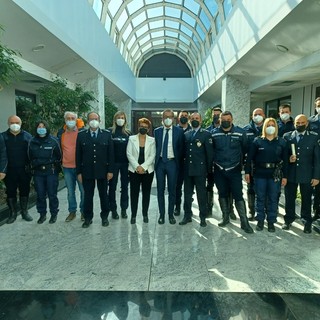 Albenga, 42 encomi e 7 elogi agli agenti della Polizia Locale che si distinti nelle attività condotte