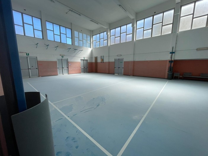 Celle, vandali nella palestra della scuola e danni nella galleria Crocetta. Il sindaco: "Non possiamo accettarlo" (FOTO)