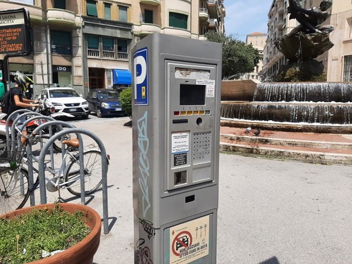 Parcometri fuori uso nel centro di Savona, il comune ne noleggia 14: si potrà pagare con la app