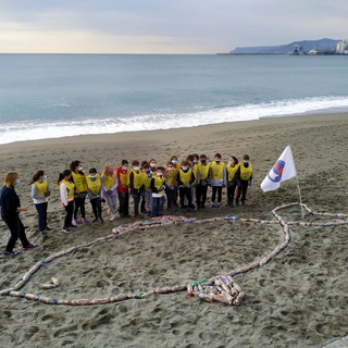 Puliamo il Mondo, Assonautica con Legambiente ad Albisola Superiore insieme agli studenti per raccogliere rifiuti